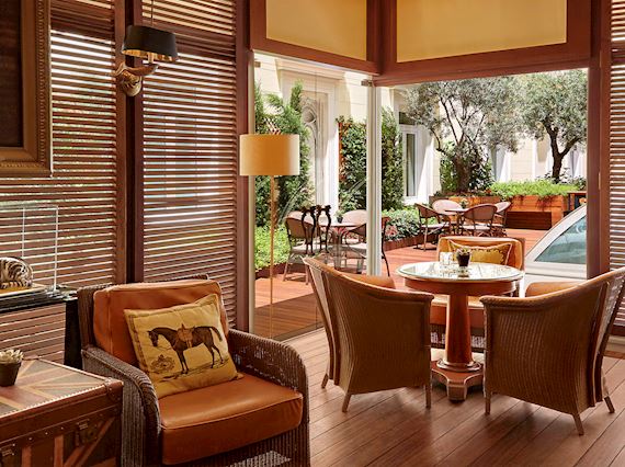 cigar lounge